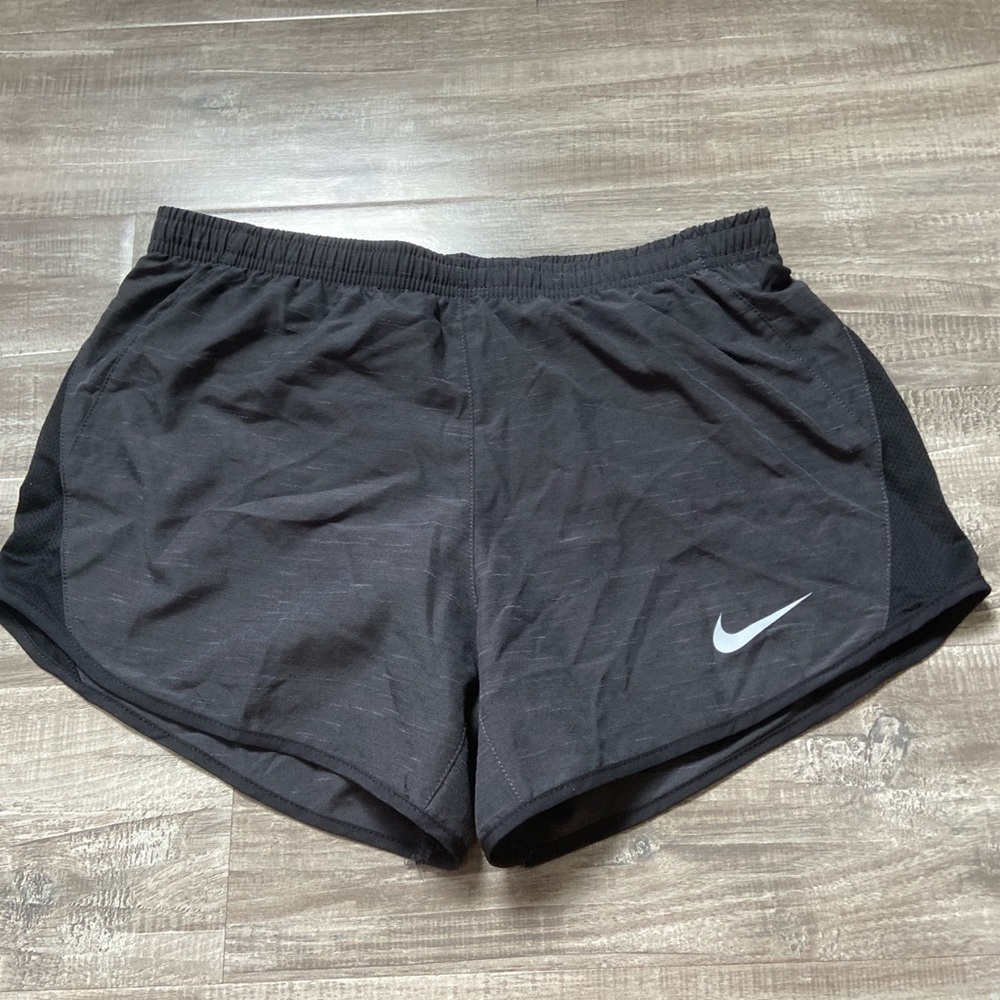 grey nike shorts